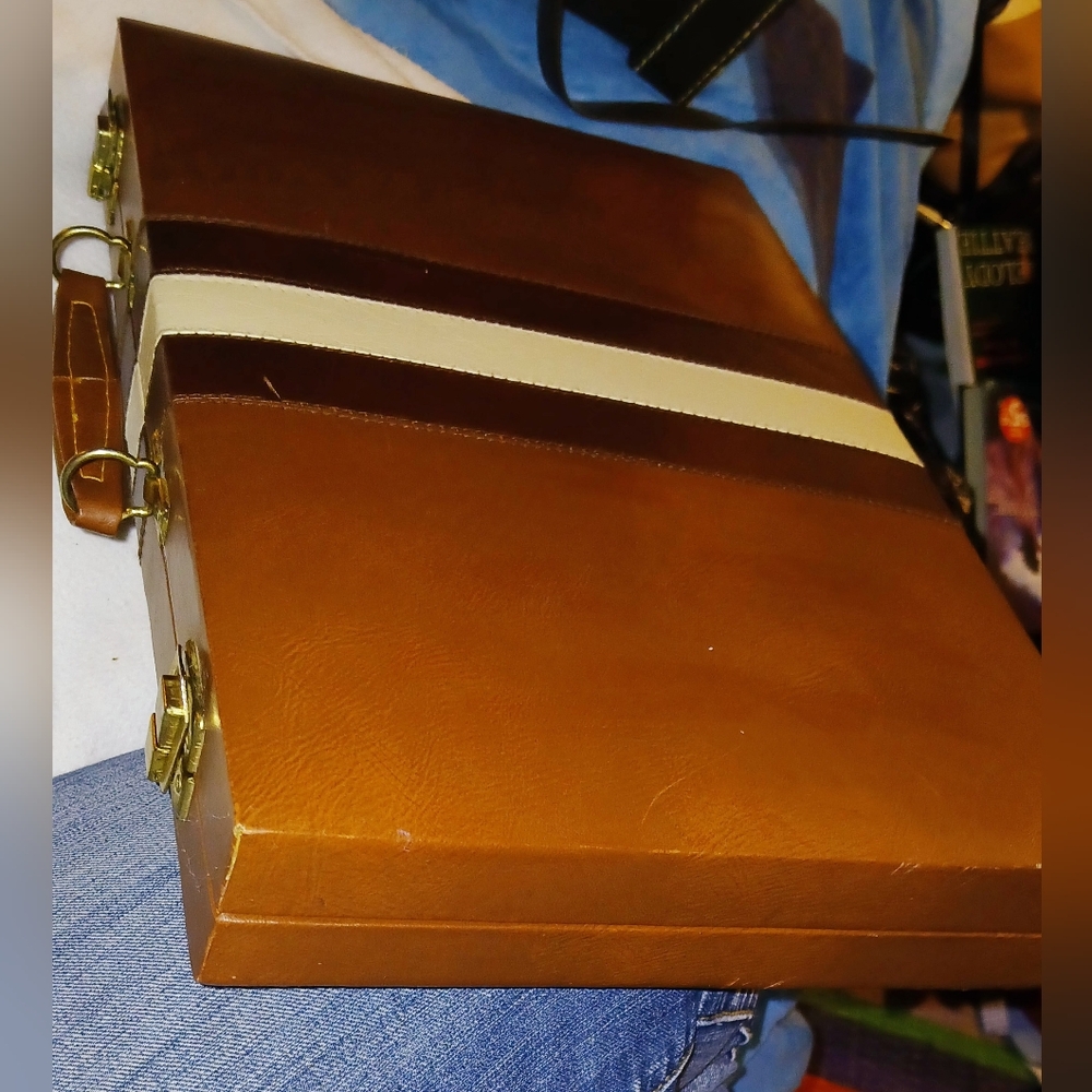 Vintage Skor-Mor Backgammon Briefcase/2 dice cups
